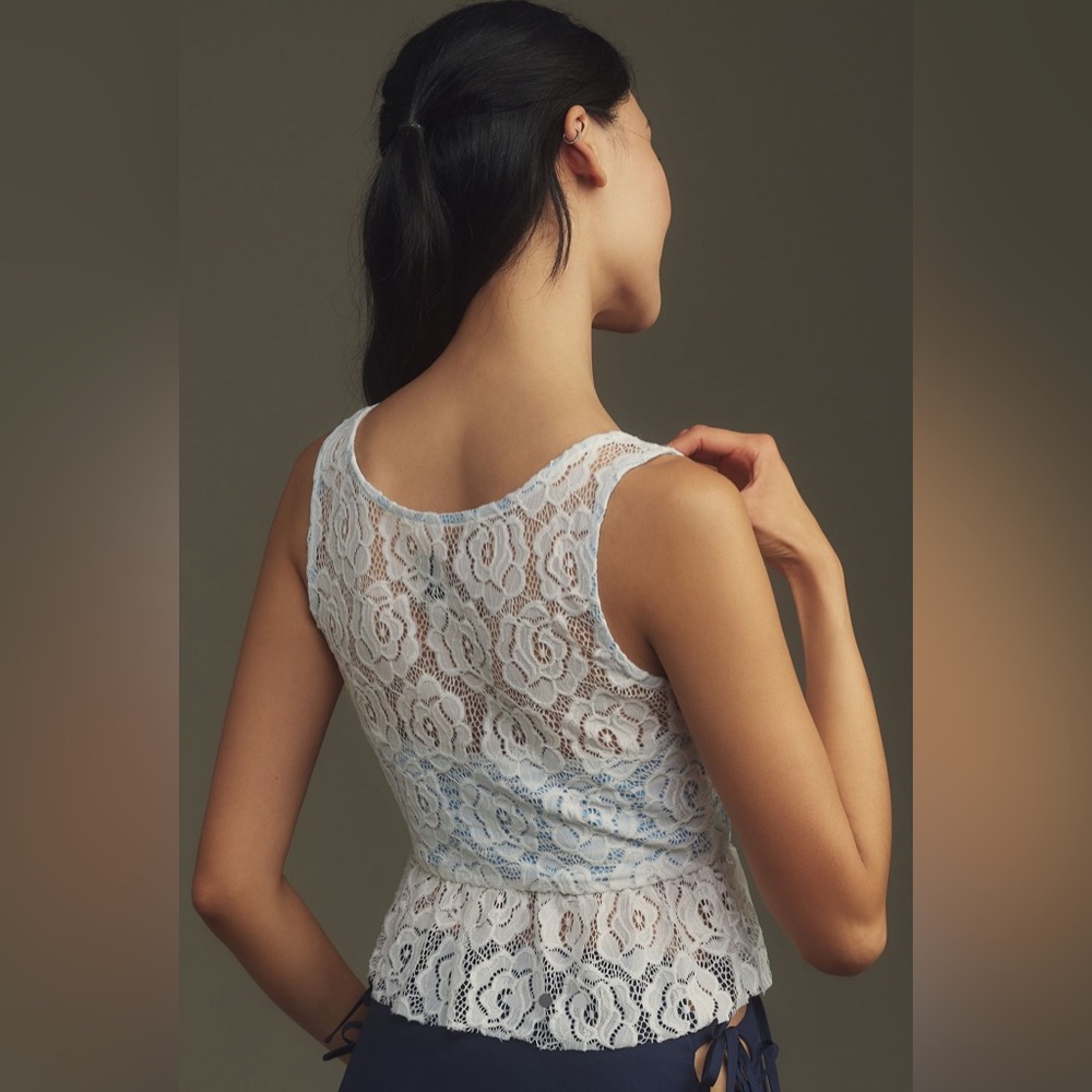 ✨ Anthropologie Lace Overlay Cropped Top Sz M - Picture 2 of 6
